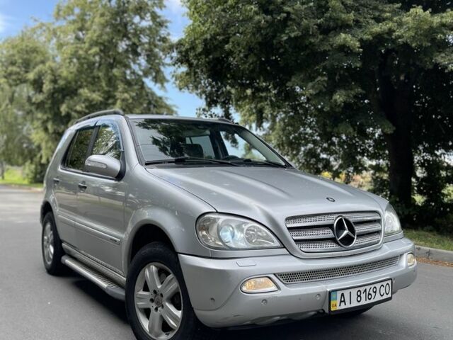 Серый Мерседес МЛ, объемом двигателя 3.7 л и пробегом 318 тыс. км за 5500 $, фото 1 на Automoto.ua