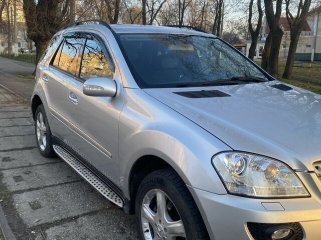 Сірий Мерседес МЛ, об'ємом двигуна 3.5 л та пробігом 3 тис. км за 10000 $, фото 1 на Automoto.ua