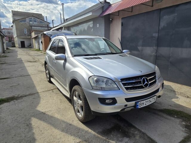 Сірий Мерседес МЛ, об'ємом двигуна 3 л та пробігом 450 тис. км за 10750 $, фото 1 на Automoto.ua