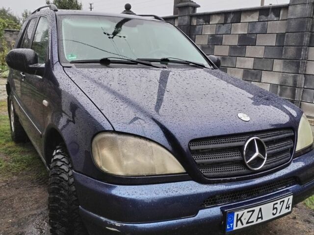 Синій Мерседес МЛ, об'ємом двигуна 0 л та пробігом 255 тис. км за 3999 $, фото 1 на Automoto.ua