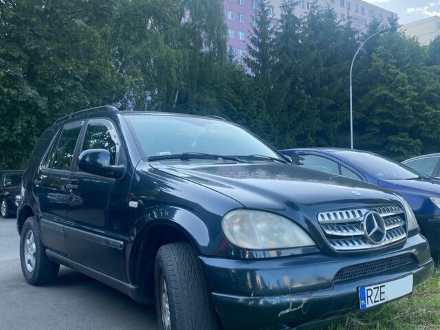 Синій Мерседес МЛ, об'ємом двигуна 2.7 л та пробігом 210 тис. км за 3699 $, фото 1 на Automoto.ua