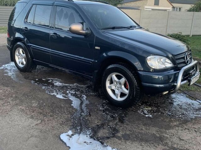 Синій Мерседес МЛ, об'ємом двигуна 2.7 л та пробігом 450 тис. км за 6000 $, фото 1 на Automoto.ua
