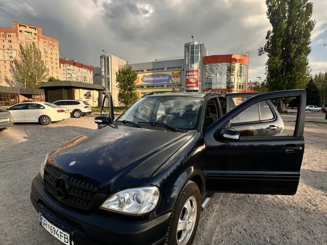 Синий Мерседес МЛ, объемом двигателя 2.7 л и пробегом 280 тыс. км за 3999 $, фото 1 на Automoto.ua