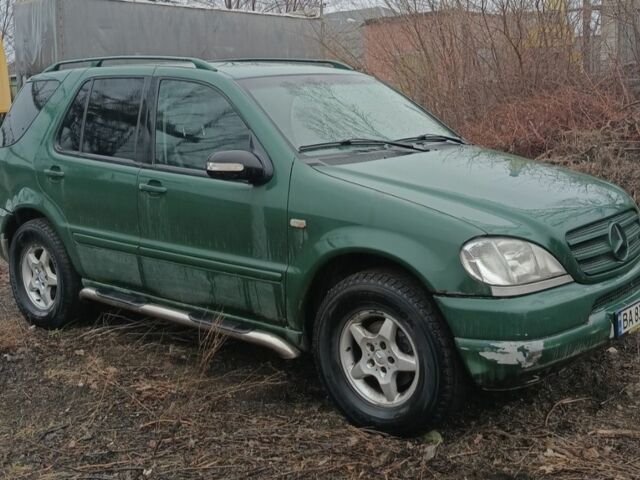 Зелений Мерседес МЛ, об'ємом двигуна 2.7 л та пробігом 350 тис. км за 260000 $, фото 1 на Automoto.ua