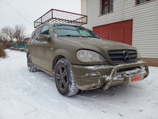 Зеленый Мерседес МЛ, объемом двигателя 0 л и пробегом 99 тыс. км за 2500 $, фото 1 на Automoto.ua