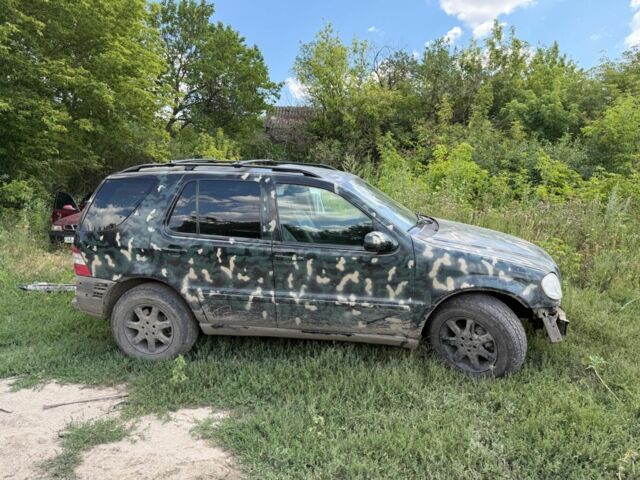 Зелений Мерседес МЛ, об'ємом двигуна 4 л та пробігом 240 тис. км за 2000 $, фото 1 на Automoto.ua