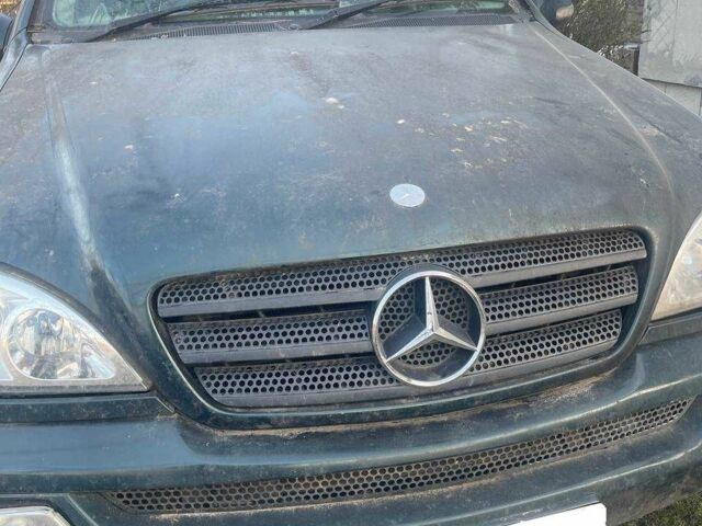 Зеленый Мерседес МЛ, объемом двигателя 0 л и пробегом 150 тыс. км за 3500 $, фото 1 на Automoto.ua