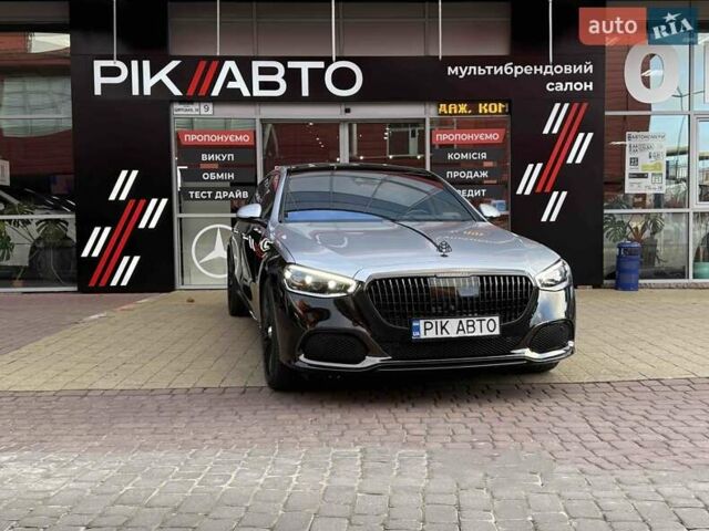 Серый Мерседес Майбах, объемом двигателя 4 л и пробегом 56 тыс. км за 149900 $, фото 1 на Automoto.ua