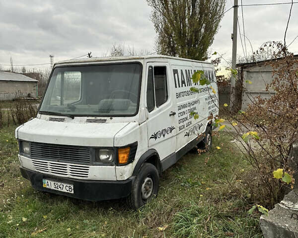 Белый Мерседес О 307, объемом двигателя 2.4 л и пробегом 3 тыс. км за 1000 $, фото 1 на Automoto.ua