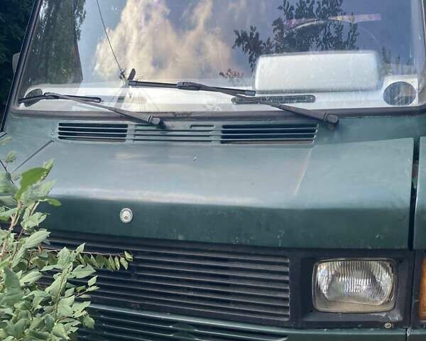 Зелений Мерседес О 307, об'ємом двигуна 2.4 л та пробігом 350 тис. км за 2000 $, фото 1 на Automoto.ua
