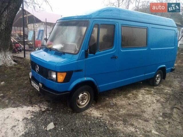 Синий Мерседес О 309, объемом двигателя 2.5 л и пробегом 600 тыс. км за 2200 $, фото 1 на Automoto.ua