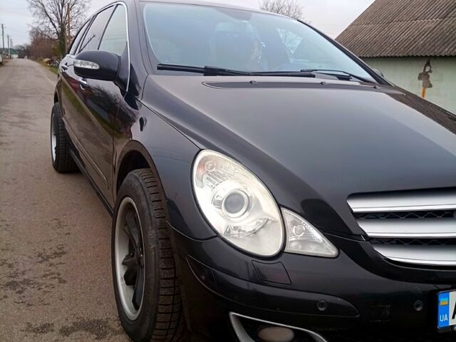 Черный Мерседес Р-Класс, объемом двигателя 3 л и пробегом 350 тыс. км за 8000 $, фото 1 на Automoto.ua