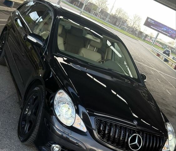 Черный Мерседес Р-Класс, объемом двигателя 3 л и пробегом 330 тыс. км за 9000 $, фото 1 на Automoto.ua