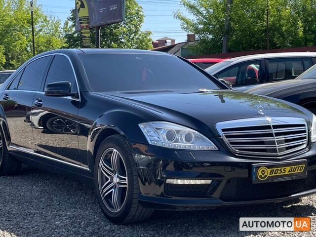 Черный Мерседес С 350, объемом двигателя 3.5 л и пробегом 244 тыс. км за 11999 $, фото 1 на Automoto.ua