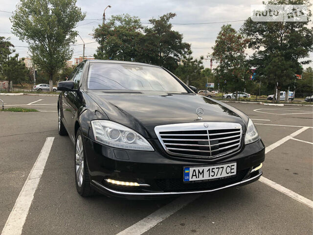 Чорний Мерседес С 350, об'ємом двигуна 3 л та пробігом 204 тис. км за 24000 $, фото 1 на Automoto.ua