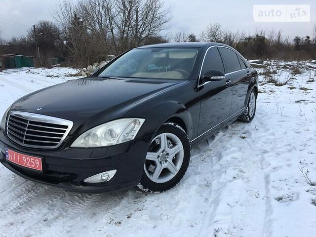 Чорний Мерседес С 350, об'ємом двигуна 3.5 л та пробігом 240 тис. км за 15500 $, фото 1 на Automoto.ua