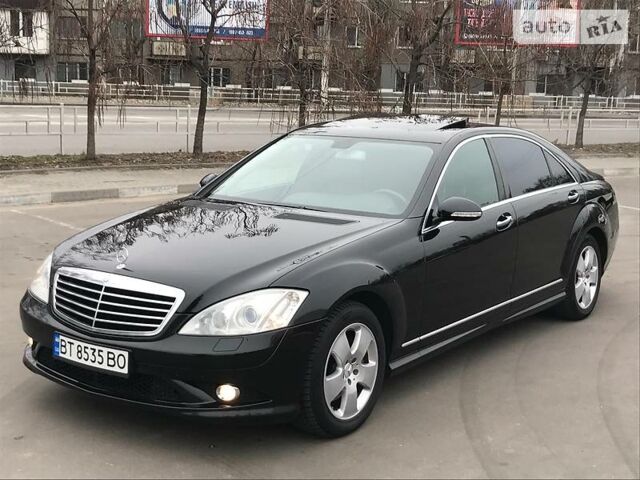 Чорний Мерседес С 350, об'ємом двигуна 3.5 л та пробігом 220 тис. км за 16300 $, фото 1 на Automoto.ua