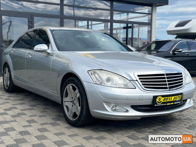 Серый Мерседес С 350, объемом двигателя 3.5 л и пробегом 316 тыс. км за 8800 $, фото 1 на Automoto.ua