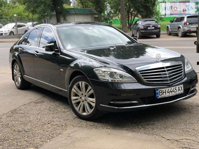 Сірий Мерседес С 350, об'ємом двигуна 3 л та пробігом 136 тис. км за 36800 $, фото 1 на Automoto.ua