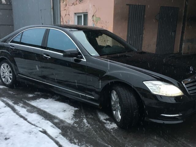 Чорний Мерседес С 500, об'ємом двигуна 5.5 л та пробігом 133 тис. км за 34800 $, фото 1 на Automoto.ua