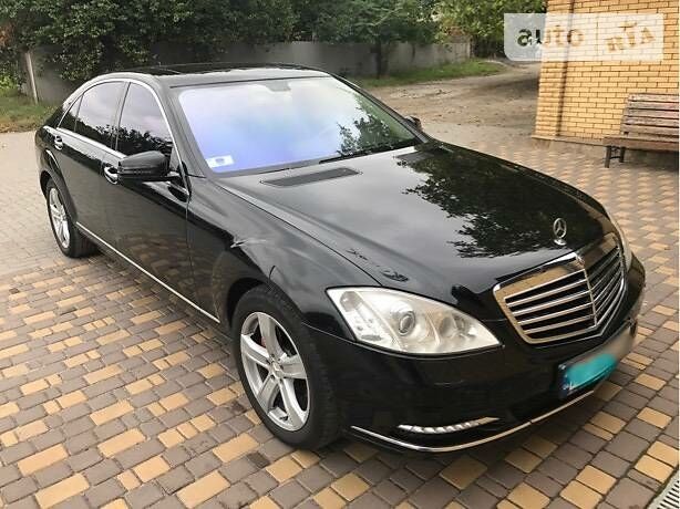 Мерседес С 550, об'ємом двигуна 5 л та пробігом 208 тис. км за 19000 $, фото 1 на Automoto.ua