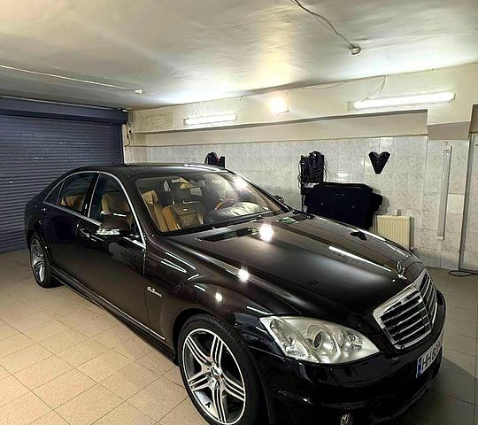 Черный Мерседес С 63 АМГ, объемом двигателя 6.2 л и пробегом 1300 тыс. км за 19999 $, фото 1 на Automoto.ua