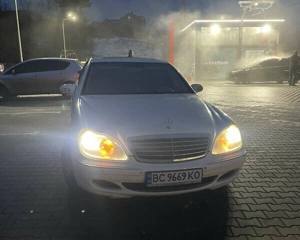 Белый Мерседес С Класс, объемом двигателя 5 л и пробегом 320 тыс. км за 4450 $, фото 1 на Automoto.ua