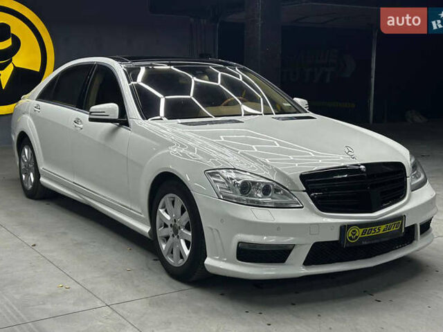 Белый Мерседес С Класс, объемом двигателя 5.46 л и пробегом 325 тыс. км за 13400 $, фото 1 на Automoto.ua