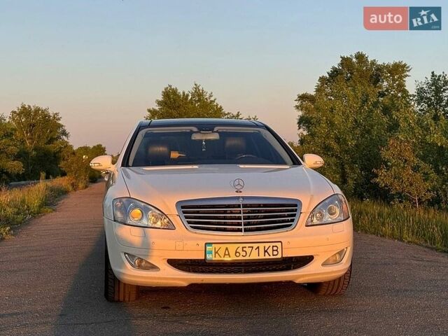 Белый Мерседес С Класс, объемом двигателя 3.5 л и пробегом 312 тыс. км за 12000 $, фото 1 на Automoto.ua