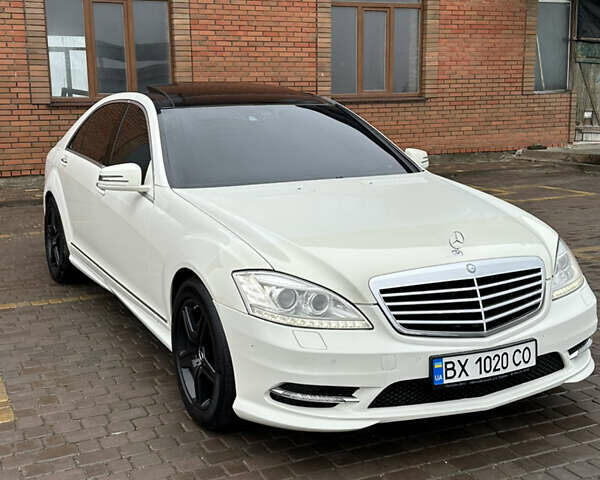 Білий Мерседес С Клас, об'ємом двигуна 5.5 л та пробігом 240 тис. км за 17500 $, фото 1 на Automoto.ua