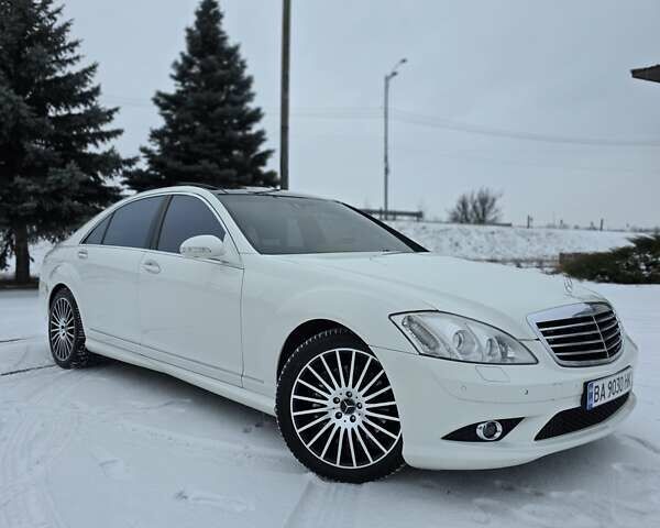 Белый Мерседес С Класс, объемом двигателя 5.5 л и пробегом 180 тыс. км за 13900 $, фото 1 на Automoto.ua