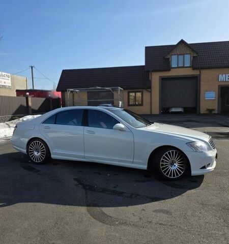 Білий Мерседес С Клас, об'ємом двигуна 5.5 л та пробігом 180 тис. км за 13999 $, фото 1 на Automoto.ua
