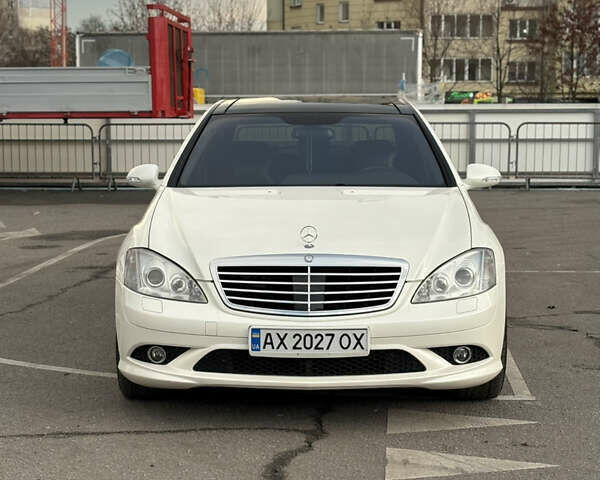 Белый Мерседес С Класс, объемом двигателя 5.46 л и пробегом 183 тыс. км за 15900 $, фото 1 на Automoto.ua