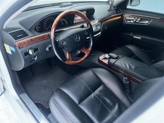 Белый Мерседес С Класс, объемом двигателя 3.5 л и пробегом 125 тыс. км за 10100 $, фото 1 на Automoto.ua