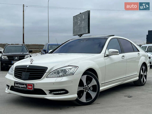 Белый Мерседес С Класс, объемом двигателя 5.5 л и пробегом 108 тыс. км за 22990 $, фото 1 на Automoto.ua