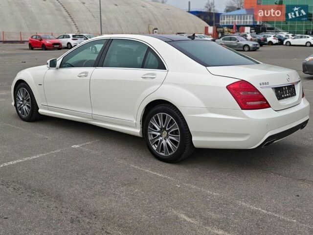 Белый Мерседес С Класс, объемом двигателя 3 л и пробегом 305 тыс. км за 23500 $, фото 1 на Automoto.ua