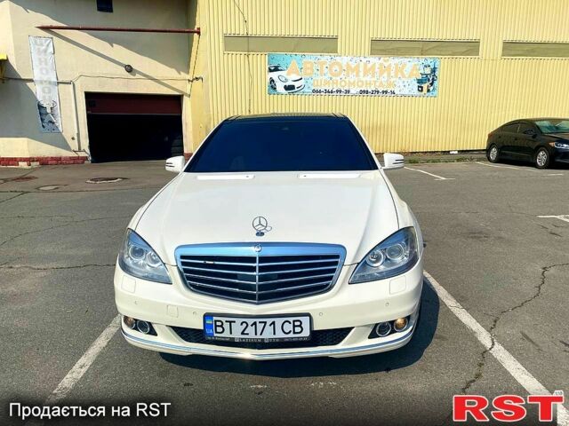Белый Мерседес С Класс, объемом двигателя 4.7 л и пробегом 105 тыс. км за 25000 $, фото 1 на Automoto.ua