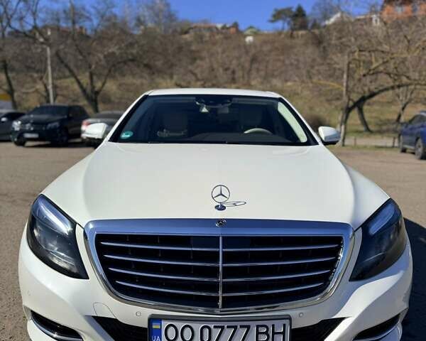 Белый Мерседес С Класс, объемом двигателя 3 л и пробегом 76 тыс. км за 43999 $, фото 1 на Automoto.ua