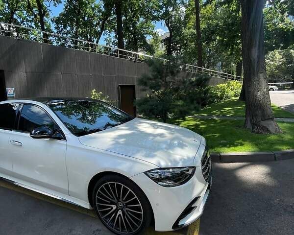 Белый Мерседес С Класс, объемом двигателя 2.93 л и пробегом 42 тыс. км за 150000 $, фото 1 на Automoto.ua