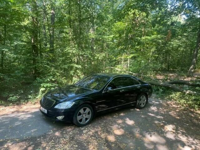 Чорний Мерседес С Клас, об'ємом двигуна 3.5 л та пробігом 300 тис. км за 9000 $, фото 1 на Automoto.ua