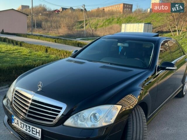 Чорний Мерседес С Клас, об'ємом двигуна 5.5 л та пробігом 292 тис. км за 10000 $, фото 1 на Automoto.ua
