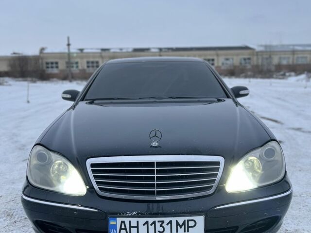 Черный Мерседес С Класс, объемом двигателя 4 л и пробегом 375 тыс. км за 9000 $, фото 1 на Automoto.ua