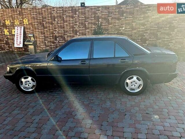 Черный Мерседес С Класс, объемом двигателя 2.3 л и пробегом 327 тыс. км за 1300 $, фото 1 на Automoto.ua