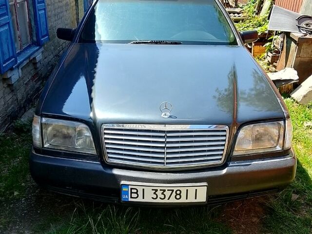 Черный Мерседес С Класс, объемом двигателя 3.4 л и пробегом 395 тыс. км за 2800 $, фото 1 на Automoto.ua