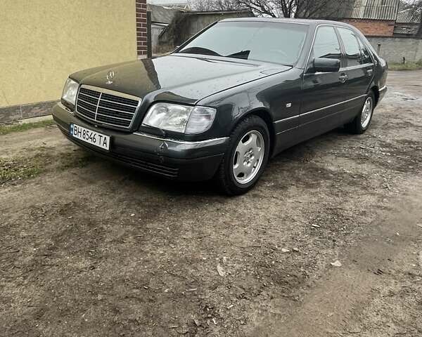 Черный Мерседес С Класс, объемом двигателя 3.2 л и пробегом 280 тыс. км за 8000 $, фото 1 на Automoto.ua