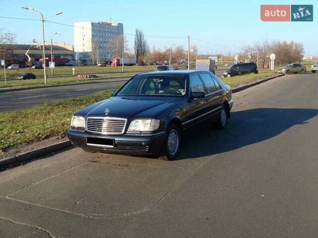 Черный Мерседес С Класс, объемом двигателя 3.2 л и пробегом 295 тыс. км за 10000 $, фото 1 на Automoto.ua