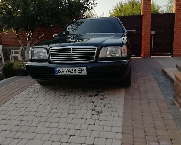Черный Мерседес С Класс, объемом двигателя 3.2 л и пробегом 400 тыс. км за 6000 $, фото 1 на Automoto.ua