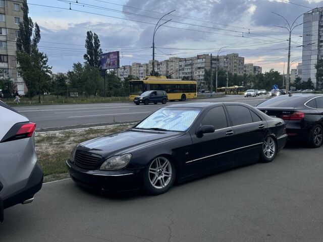Черный Мерседес С Класс, объемом двигателя 5 л и пробегом 600 тыс. км за 4000 $, фото 1 на Automoto.ua