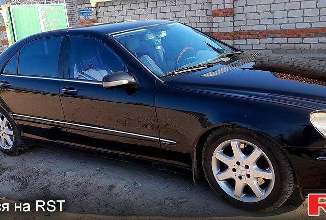 Черный Мерседес С Класс, объемом двигателя 5 л и пробегом 350 тыс. км за 4500 $, фото 1 на Automoto.ua