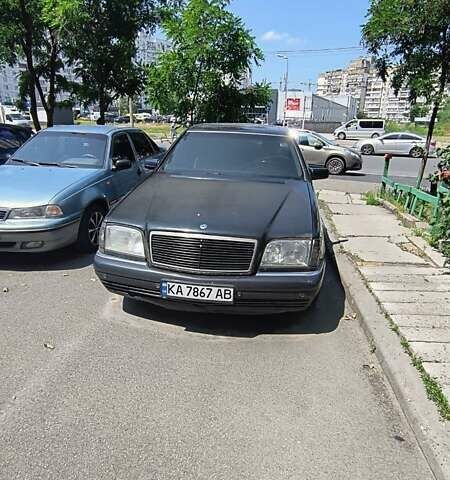 Черный Мерседес С Класс, объемом двигателя 4.97 л и пробегом 400 тыс. км за 5000 $, фото 1 на Automoto.ua